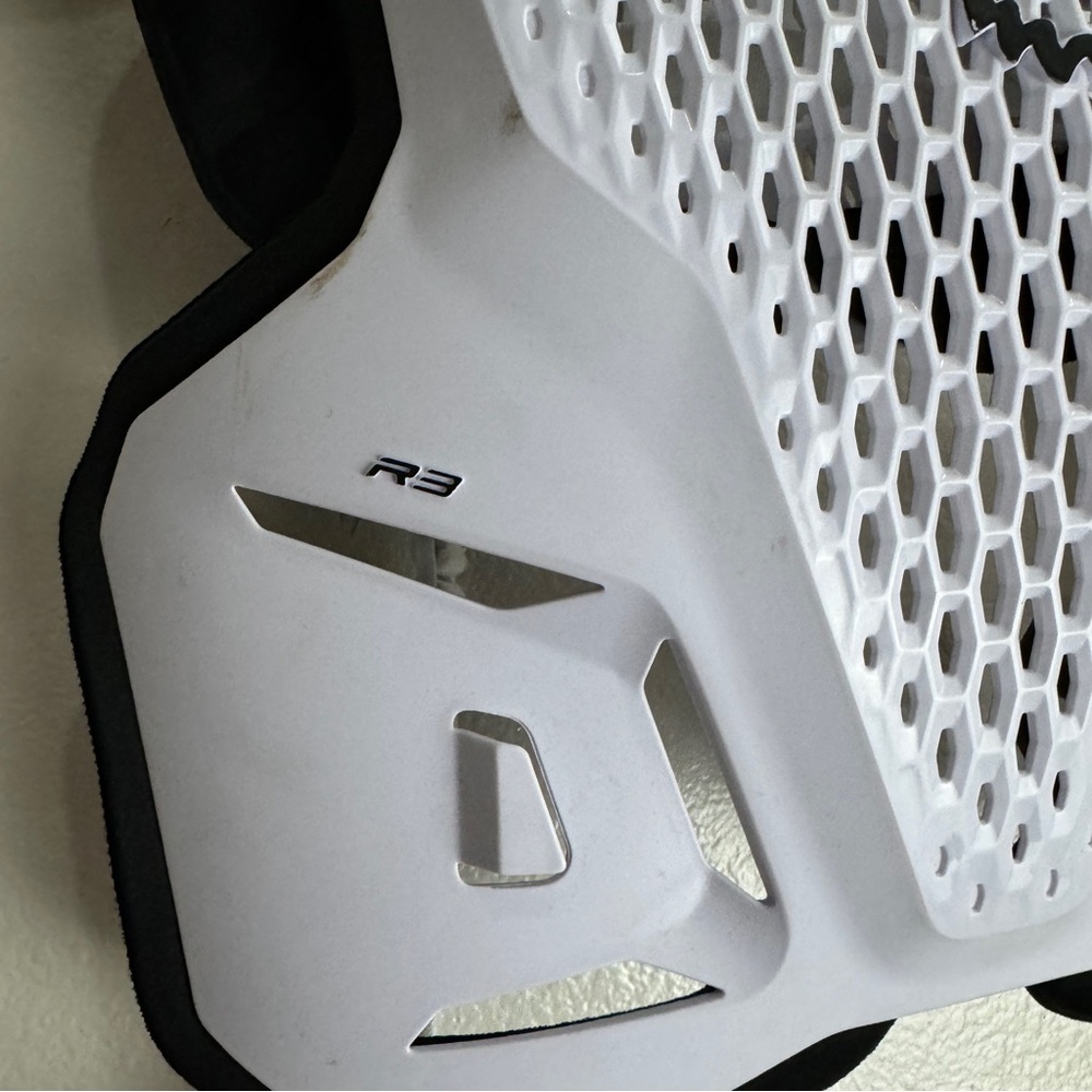 Fox Racing R3 Stone Shield Chest L/XL - Picture 2 of 8